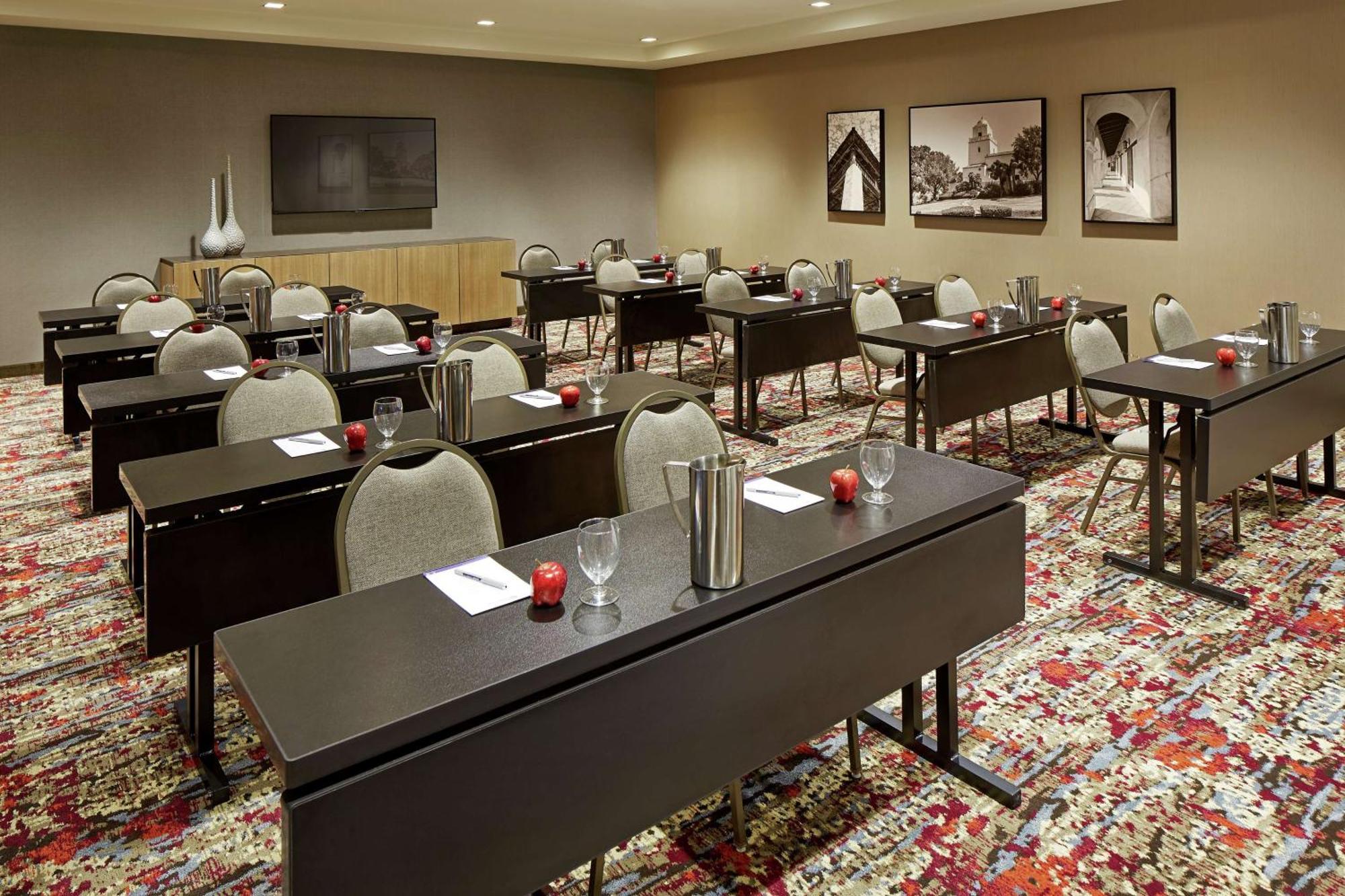 Hilton Garden Inn San Diego Old Town/Sea World Area Bagian luar foto